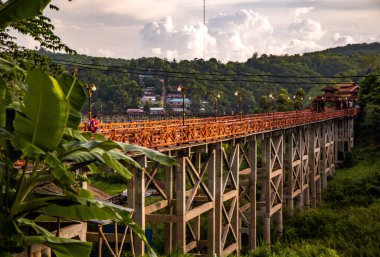 Mon Köprüsü, Sangkhlaburi 'de eski ahşap köprü, Kanchanaburi, Tayland