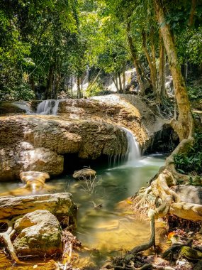 Haew Suwat Şelalesi Nakhon Ratchasima, Tayland 'daki Khao Yai Ulusal Parkı.