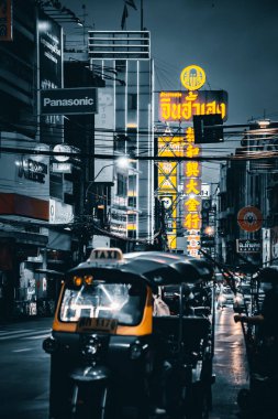 Bangkok, Tayland 'da gece vakti Çin Mahallesi sokaklarında. Yüksek kalite fotoğraf
