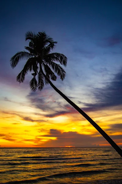 Klong Prao Beach podczas zachodu słońca w Koh Chang, Trat, Tajlandia — Zdjęcie stockowe