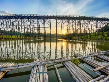 Mon Köprüsü, Sangkhlaburi 'de eski ahşap köprü, Kanchanaburi, Tayland
