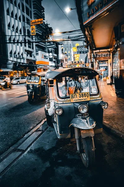 Le strade di Chinatown di notte durante il covid a Bangkok, Thailandia — Foto Stock