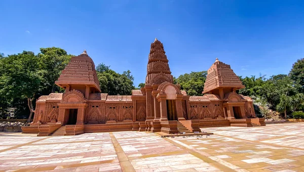 Wat tham Pu Wa tempel in de grot in Kanchanaburi, Thailand — Stockfoto