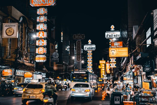 Chinatown calles por la noche durante covid en Bangkok, Tailandia —  Fotos de Stock