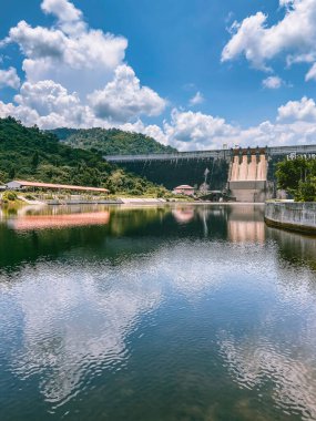 Tayland, Saraburi 'deki Khun Dan Prakarn Chon Barajı