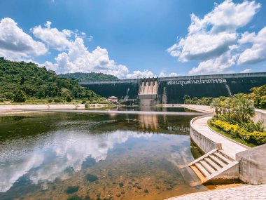 Tayland, Saraburi 'deki Khun Dan Prakarn Chon Barajı