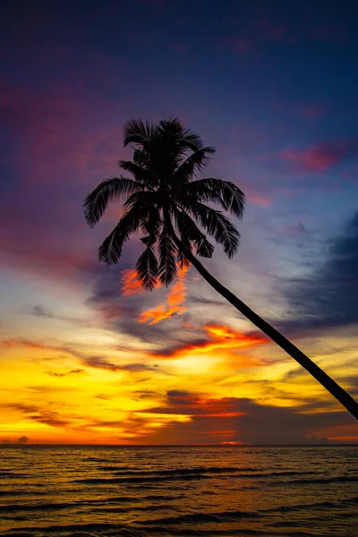 Gün batımında Klong Prao Sahili Koh Chang, Trat, Tayland