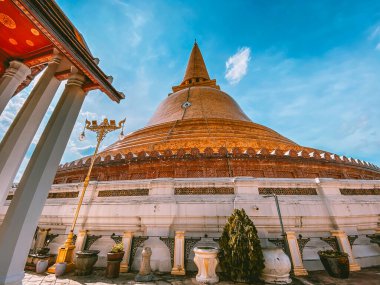 Wat Phra Pathom Chedi Ratchaworamahawihan veya Wat Phra Pathommachedi Ratcha Wora Maha Wihan, Nakhon Pathom, Tayland