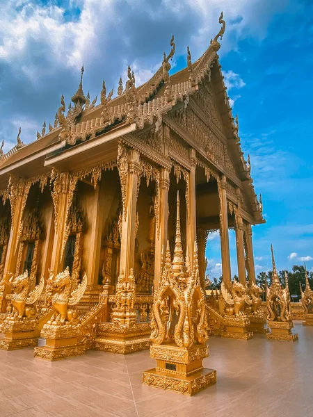 Wat Paknam Jolo em Chachoengsao, Tailândia — Fotografia de Stock