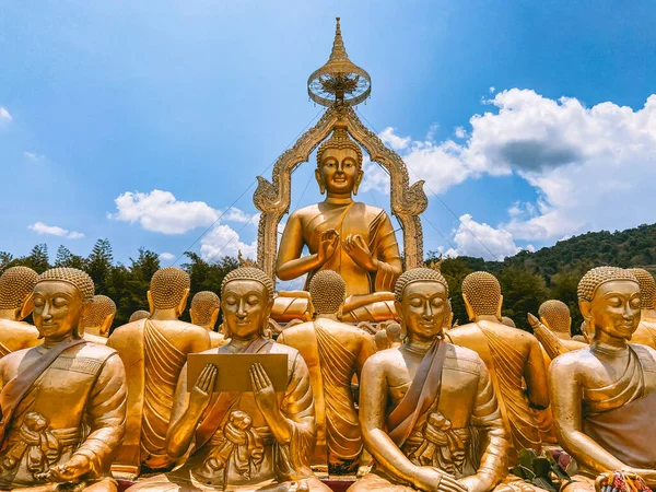 Phuttha Utthayan Makha Bucha Anusorn, Buddhismus-Gedenkpark in Nakhon Nayok, Thailand — Stockfoto