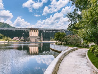 Tayland, Saraburi 'deki Khun Dan Prakarn Chon Barajı