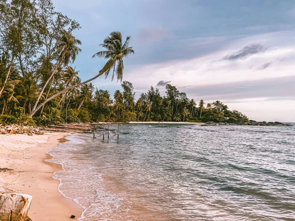 Hideout beach sunset in Koh Kood, Trat, Thailand — Stock Photo, Image