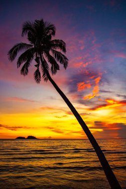 Gün batımında Klong Prao Sahili Koh Chang, Trat, Tayland