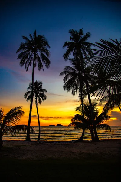 Klong Prao Beach κατά τη διάρκεια του ηλιοβασιλέματος σε koh Chang, Trat, Ταϊλάνδη — Φωτογραφία Αρχείου