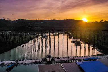 Mon Köprüsü, Sangkhlaburi 'de eski ahşap köprü, Kanchanaburi, Tayland