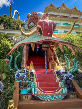 Wat Ban Tham tapınağı ve Kanchanaburi, Tayland 'daki mağara
