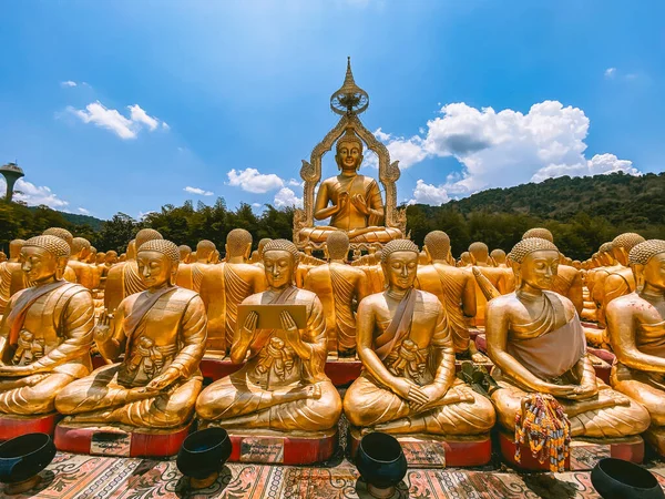 Phuttha Utthayan Makha Bucha Anusorn, Buddhismus-Gedenkpark in Nakhon Nayok, Thailand — Stockfoto