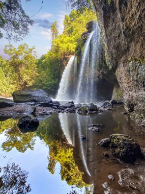 Haew Suwat Şelalesi Nakhon Ratchasima, Tayland 'daki Khao Yai Ulusal Parkı.