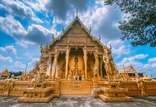 Wat Paknam Jolo i Chachoengsao, thailand — Stockfoto