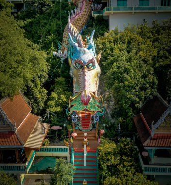Wat Ban Tham tapınağı ve Kanchanaburi, Tayland 'daki mağara