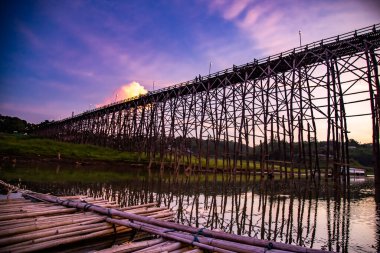 Mon Köprüsü, Sangkhlaburi 'de eski ahşap köprü, Kanchanaburi, Tayland