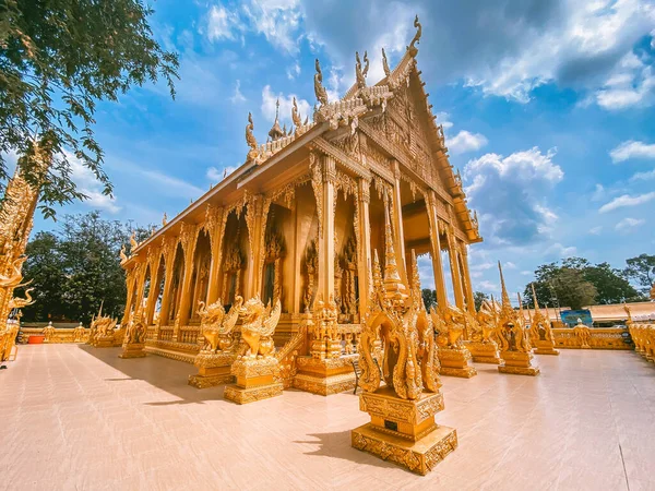 Wat Paknam Jolo em Chachoengsao, Tailândia — Fotografia de Stock