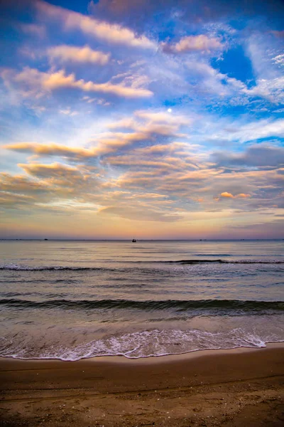 Suan Son Pradipat Beach at sunset in Prachuap Khiri Khan, Thailand — Stock Photo, Image