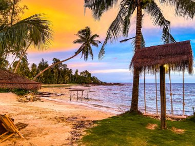 Koh Kood, Trat, Tayland 'da gizlenme plajı günbatımı