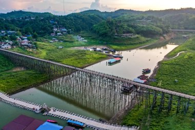 Mon Köprüsü, Sangkhlaburi 'de eski ahşap köprü, Kanchanaburi, Tayland