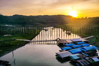 Mon Köprüsü, Sangkhlaburi 'de eski ahşap köprü, Kanchanaburi, Tayland