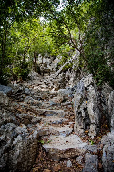 Phraya Nakhon Cave, Khua Kharuehat pavillion temple in Khao Sam Roi Yot National Park in Prachuap Khiri Khan, Thailand — Fotografia de Stock