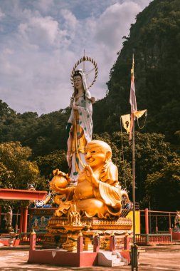 Wat Khao Isan ve Wat Thepprathan Ratchaburi, Tayland