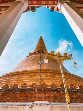 Wat Phra Pathom Chedi Ratchaworamahawihan veya Wat Phra Pathommachedi Ratcha Wora Maha Wihan, Nakhon Pathom, Tayland