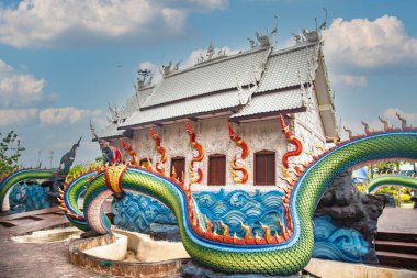 Wat Nong Chap Tao, Pattaya, Chonburi, Tayland 'daki kaplumbağa ve ejderha tapınağı.