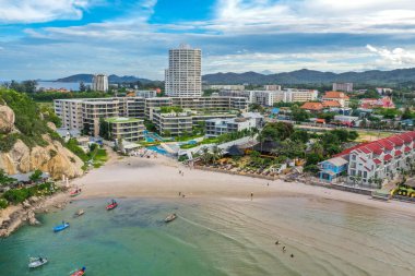 Wat Khao Takiab tepesi ve Hui Hin 'deki plaj, Prachuap Khiri Khan, Tayland