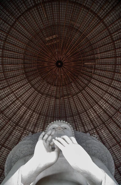 Wat Phraphuttha Saengtham abandonou o templo durante. covid lockdown, em Nong Nak, Tailândia — Fotografia de Stock