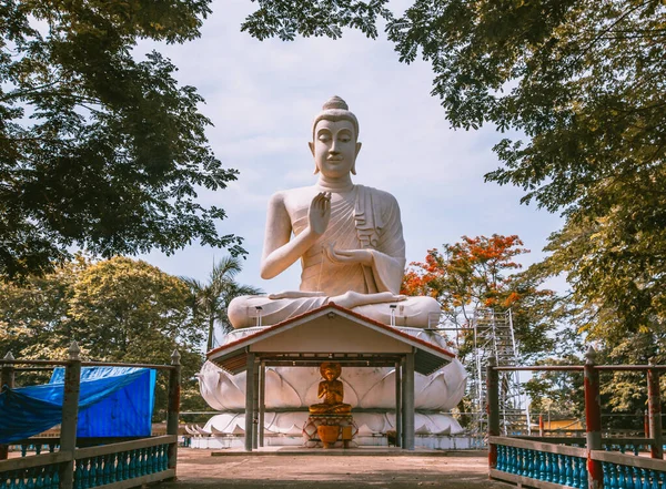 Wat Khao Isan és Wat Thepprathán Ratchaburiban, Thaiföldön — Stock Fotó