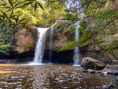 Haew Suwat Şelalesi Nakhon Ratchasima, Tayland 'daki Khao Yai Ulusal Parkı.