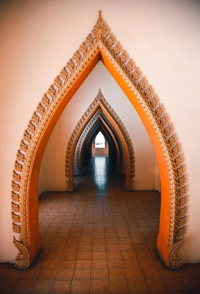 Wat Tham Khao Noi e Wat Tham Sua em Kanchanaburi, Tailândia — Fotografia de Stock