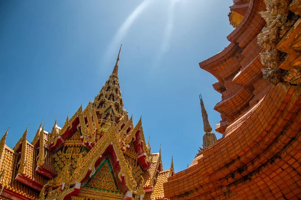 Wat Tham Khao Noi и Wat Tham Sua в Канчанабури, Таиланд — стоковое фото