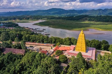 Chedi Phutthakhaya ya da Puttakaya Pagoda, Wat wang Wiwekaram veya Sangkhlaburi, Kanchanaburi, Tayland 'daki wat wang pho uttama