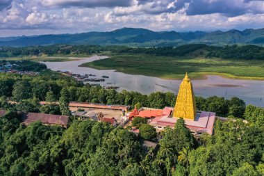 Chedi Phutthakhaya ya da Puttakaya Pagoda, Wat wang Wiwekaram veya Sangkhlaburi, Kanchanaburi, Tayland 'daki wat wang pho uttama