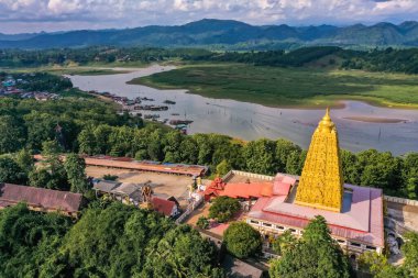 Chedi Phutthakhaya ya da Puttakaya Pagoda, Wat wang Wiwekaram veya Sangkhlaburi, Kanchanaburi, Tayland 'daki wat wang pho uttama