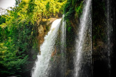 Haew Suwat Şelalesi Nakhon Ratchasima, Tayland 'daki Khao Yai Ulusal Parkı.