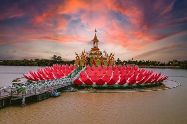 Wat Saman Rattanaram çiçek yaprakları tapınağı Chachoengsao, Tayland