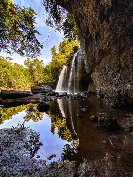 Haew Suwat Şelalesi Nakhon Ratchasima, Tayland 'daki Khao Yai Ulusal Parkı.