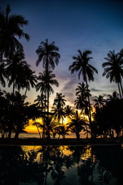 Gün batımında Klong Prao Sahili Koh Chang, Trat, Tayland