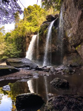 Haew Suwat Şelalesi Nakhon Ratchasima, Tayland 'daki Khao Yai Ulusal Parkı.