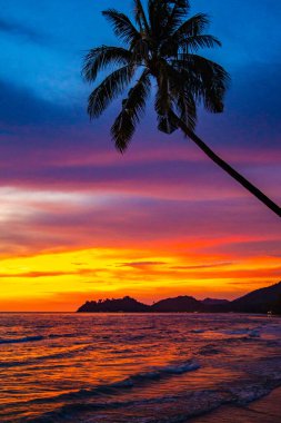 Gün batımında Klong Prao Sahili Koh Chang, Trat, Tayland