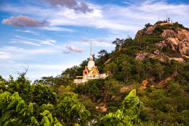 Wat Khao Takiab tepesi ve Hui Hin 'deki plaj, Prachuap Khiri Khan, Tayland